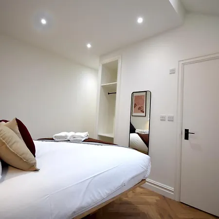 Cityescape - 2br En-suite Sofa Bed Nq Apartment