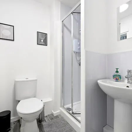 Lovely 3bedroom House, 7mins Drive To Center, Etihad Stadium & Coop Live Arena בית נופש מנצ'סטר