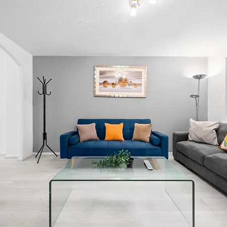 Lovely 3bedroom House, 7mins Drive To Center, Etihad Stadium & Coop Live Arena בית נופש