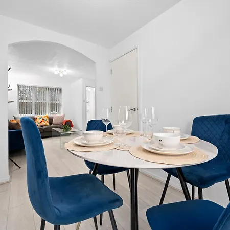 Lovely 3bedroom House, 7mins Drive To Center, Etihad Stadium & Coop Live Arena