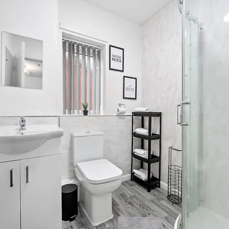 Lovely 3bedroom House, 7mins Drive To Center, Etihad Stadium & Coop Live Arena *