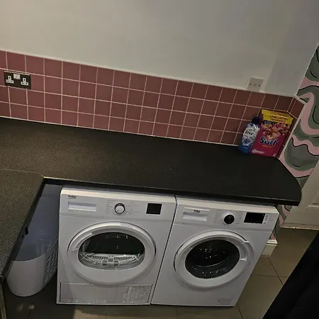 Ferienhaus -sleeps 10 People Spacious House -fast Free Wifi -free Parking -contractor Friendly