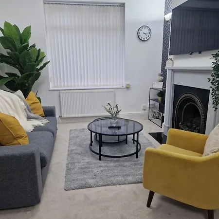 Prázdninový dům Modern House Close To Etihad, Coop Live, Centre, Ideal For Groups, Families & Work, Free Parking *