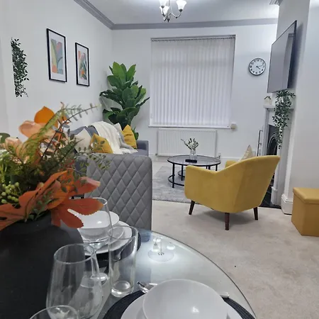 Modern House Close To Etihad, Coop Live, Centre, Ideal For Groups, Families & Work, Free Parking *