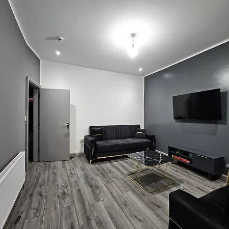 Landcross Co-living - Private Self-cater *