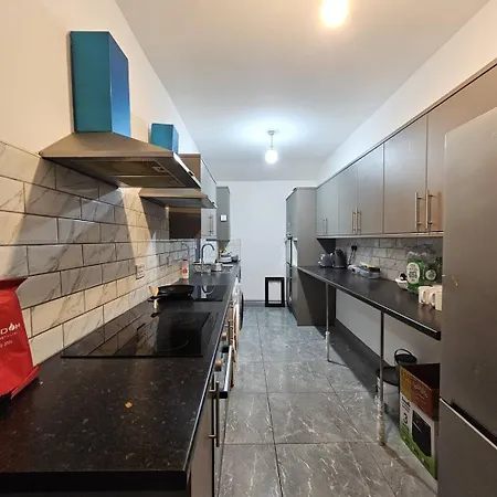 Holiday home Landcross Co-living - Private Self-cater *