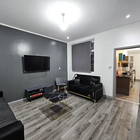 Landcross Co-living - Private Self-cater *