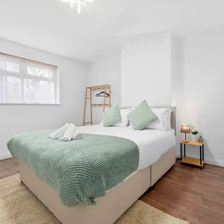 Garden Free Parking 10 Min To & Etihad! Manchester