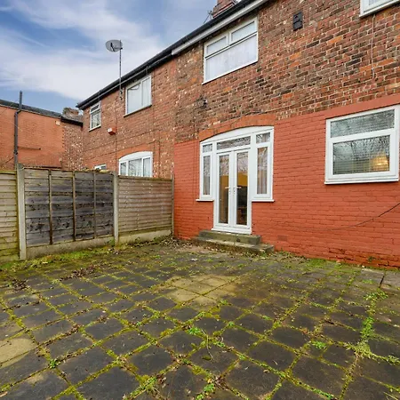 Garden Free Parking 10 Min To & Etihad! Holiday home