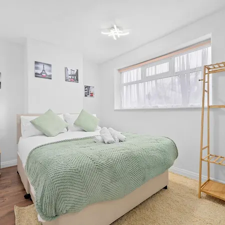 Holiday home Garden Free Parking 10 Min To & Etihad!