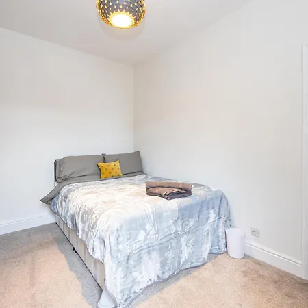 Urban Haven Hall Luxury Rusholme, Near Centre Hospitals Holiday home