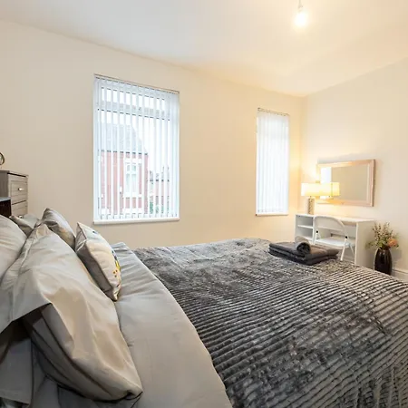 Urban Haven Hall Luxury Rusholme, Near Centre Hospitals Holiday home Manchester