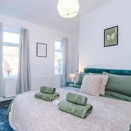Апартаменты Free Park, Sleeps 8, Stunning In Salford, Long Term Disc, Perfect For Groups *