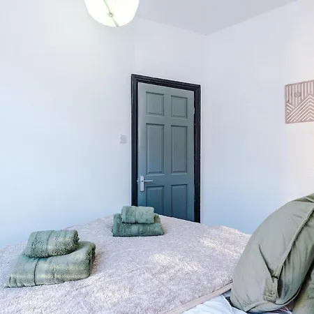 Free Park, Sleeps 8, Stunning In Salford, Long Term Disc, Perfect For Groups Апартаменты Манчестер