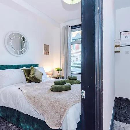 Free Park, Sleeps 8, Stunning In Salford, Long Term Disc, Perfect For Groups Apartman *