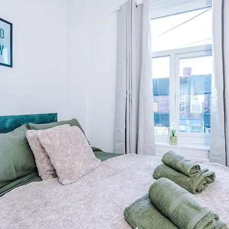 Free Park, Sleeps 8, Stunning In Salford, Long Term Disc, Perfect For Groups Манчестер