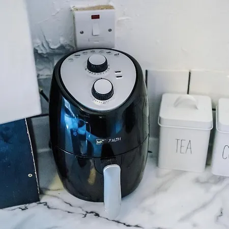 Free Park, Sleeps 8, Stunning In Salford, Long Term Disc, Perfect For Groups Апартаменты