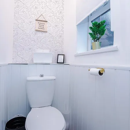 Free Park, Sleeps 8, Stunning In Salford, Long Term Disc, Perfect For Groups