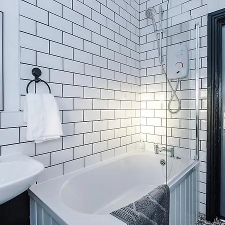 Апартаменты Free Park, Sleeps 8, Stunning In Salford, Long Term Disc, Perfect For Groups