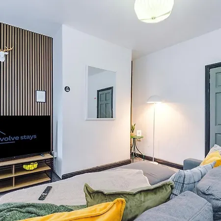 Free Park, Sleeps 8, Stunning In Salford, Long Term Disc, Perfect For Groups Apartment Manchester