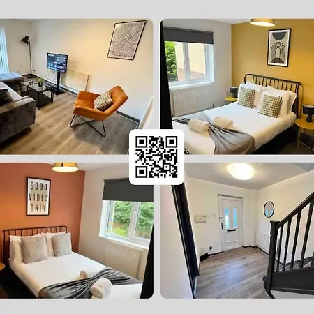 3 Bedroom House With Parking * マンチェスター