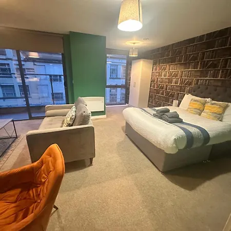 Adelphi Wharf By Beehosting * Manchester