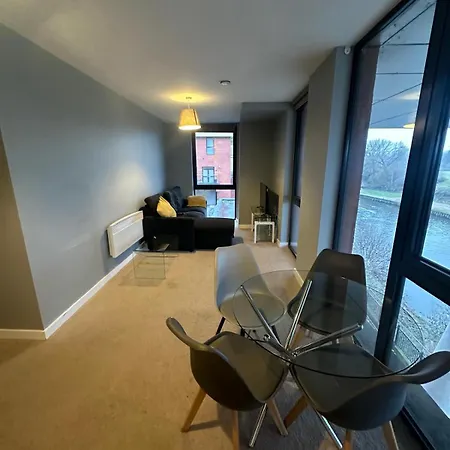 Adelphi Wharf By Beehosting *