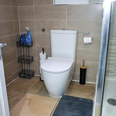 Charming Victorian Retreat 4br House In * מנצ'סטר