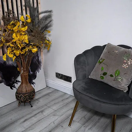 Charming Victorian Retreat 4br House In בית נופש *