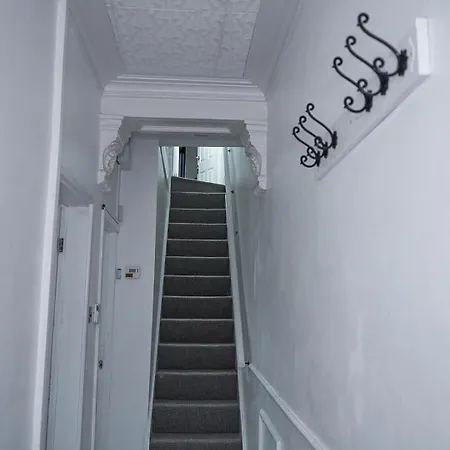 Charming Victorian Retreat 4br House In בית נופש *