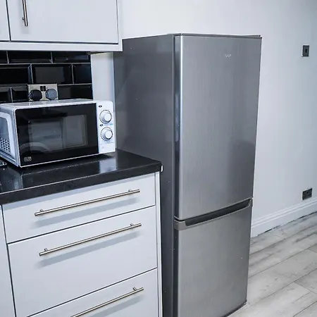 Charming Victorian Retreat 4br House In בית נופש