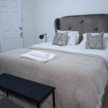 Charming Victorian Retreat 4br House In *