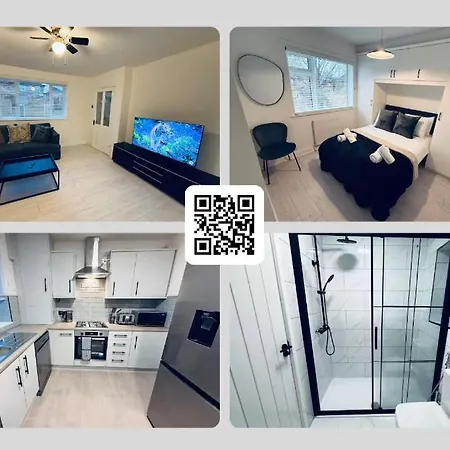 Holiday home Contractor House - South - 4 Beds - 3 Bedroom - Large Parking *