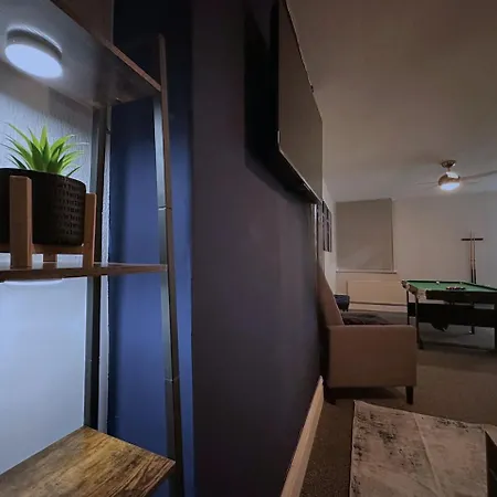 Spacious Home-pooltable-freeparking-10guests Feriehus *