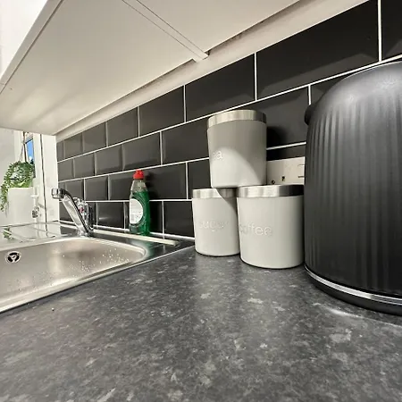 Spacious Home-pooltable-freeparking-10guests Semesterbostad