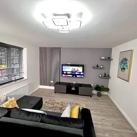Stylish Spacious 1bd Apt-kingbed-10min Heaton Park Daire Manchester
