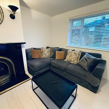 Contractor House - South - 4 Beds - 3 Bedroom - Large Parking * Manchester
