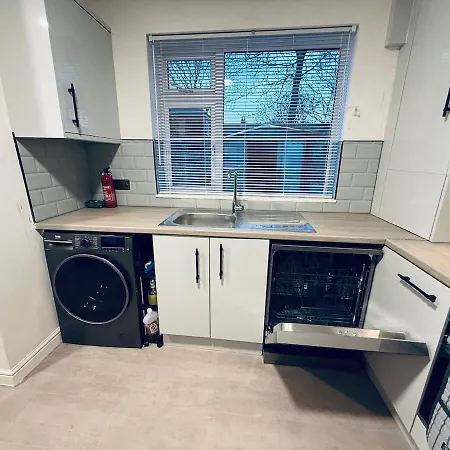 Contractor House - South - 4 Beds - 3 Bedroom - Large Parking