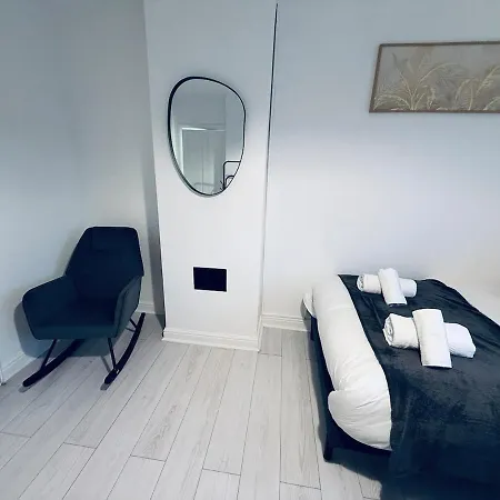 Contractor House - South - 4 Beds - 3 Bedroom - Large Parking Hébergement de vacances