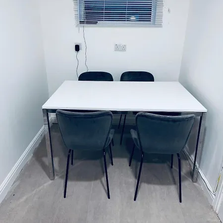 Hébergement de vacances Contractor House - South - 4 Beds - 3 Bedroom - Large Parking