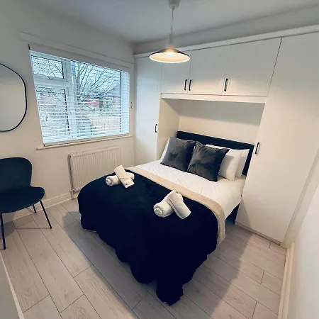 Contractor House - South - 4 Beds - 3 Bedroom - Large Parking Hébergement de vacances Manchester