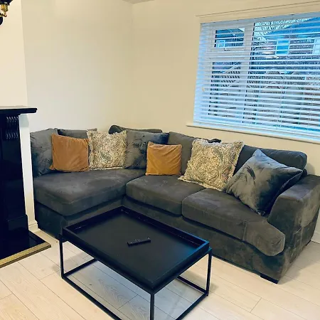 Contractor House - South - 4 Beds - 3 Bedroom - Large Parking