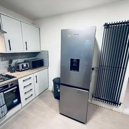Hébergement de vacances Contractor House - South - 4 Beds - 3 Bedroom - Large Parking *