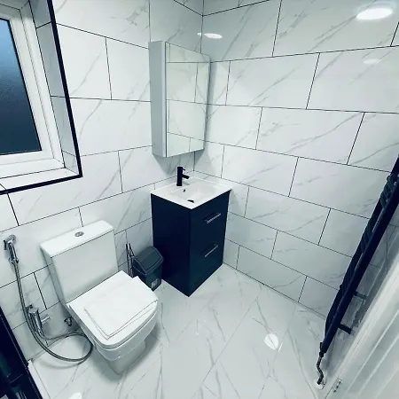 Holiday home Contractor House - South - 4 Beds - 3 Bedroom - Large Parking Manchester