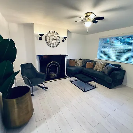 Contractor House - South - 4 Beds - 3 Bedroom - Large Parking Hébergement de vacances Manchester