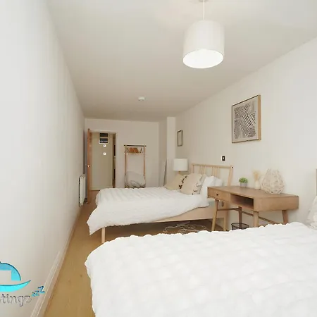 Spacious Center Gem דירה מנצ'סטר