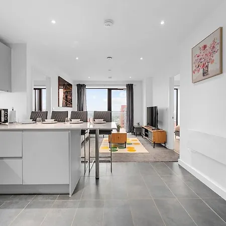 Modern Luxurious Apartment *