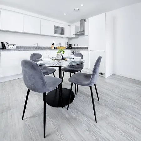 Apartment Salford - 2 Bed - Sleeps 4 - Wifi Manchester