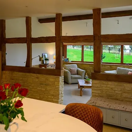 East Barn- Luxury Countryside Manchester