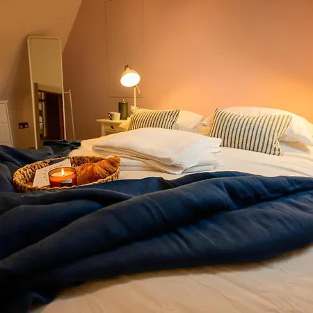 East Barn- Luxury Countryside Manchester